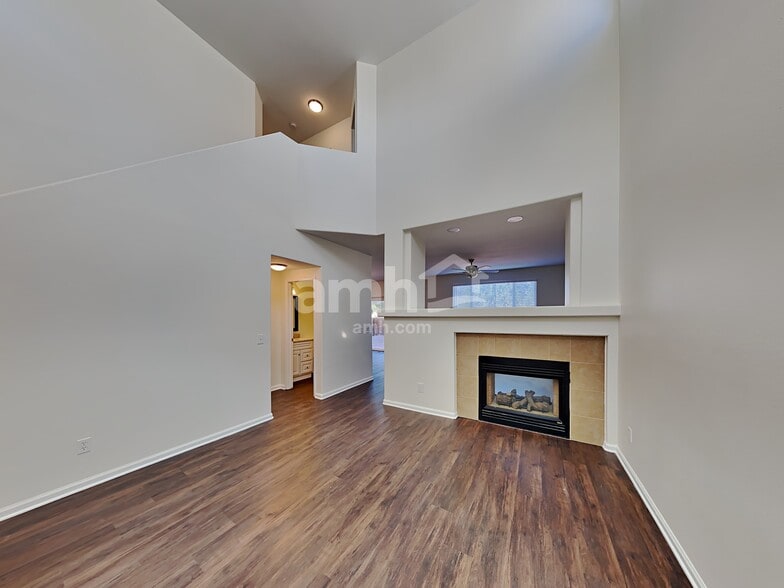 Building Photo - 4990 Hawk Meadow Dr