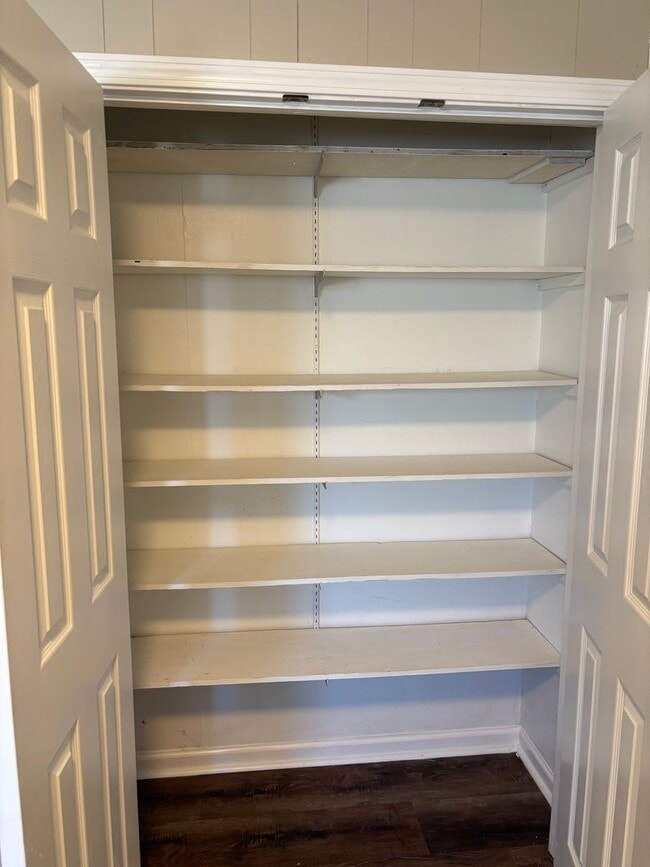 Building Photo - 2625 Moeling St