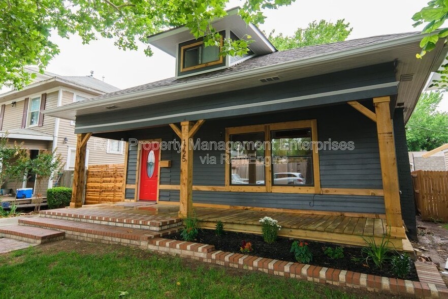 Building Photo - 1725 N McKinley Ave