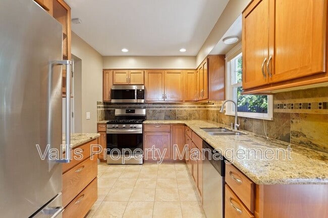 Building Photo - 1025 Terrace Dr NW