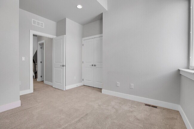 Building Photo - $3,300.00 - $500 OFF, First Month Rent - 2...