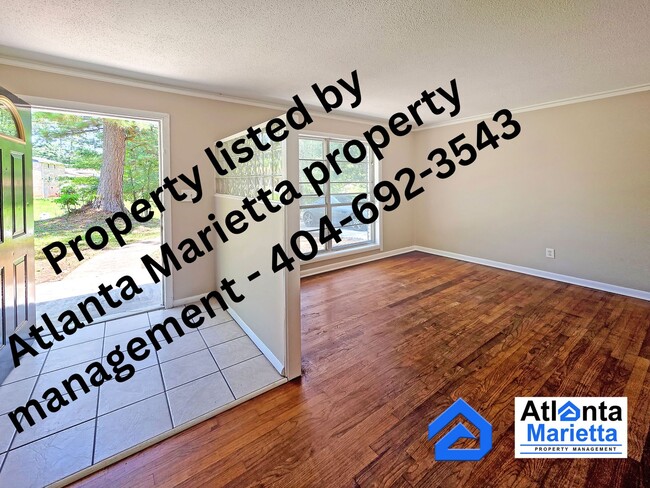 Building Photo - Charming Renovated Ranch on Private Wooded...