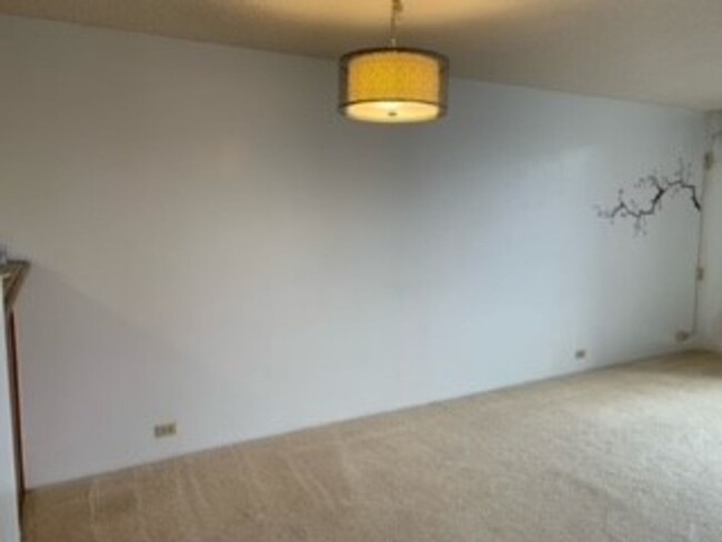 Building Photo - Honolulu Tower - 1 bedroom, 1 bath condo w...