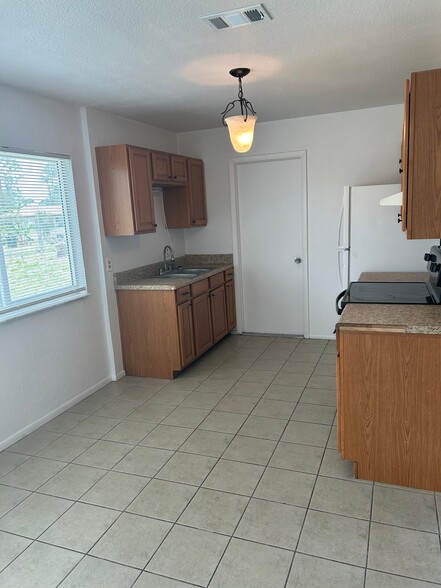 Building Photo - 6845 Etna Ct