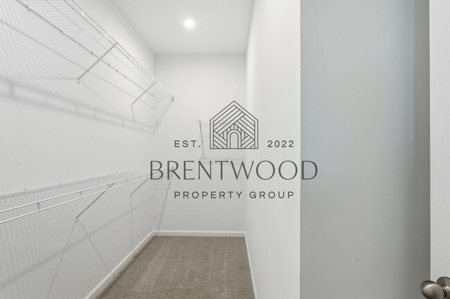 Building Photo - 3 Bed/3 Bath Home with Sunroom in Miller’s Walk – Noblesville