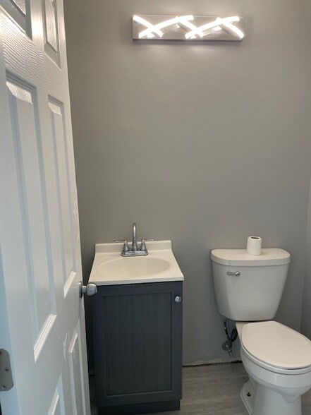 Building Photo - 521 N Woodfield Trl