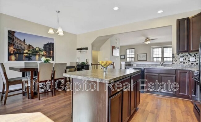 Building Photo - 923 Stonehaven Way