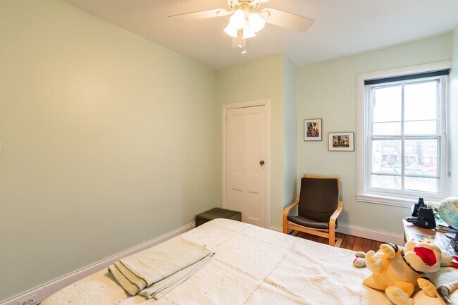 Building Photo - 206 S 43rd St