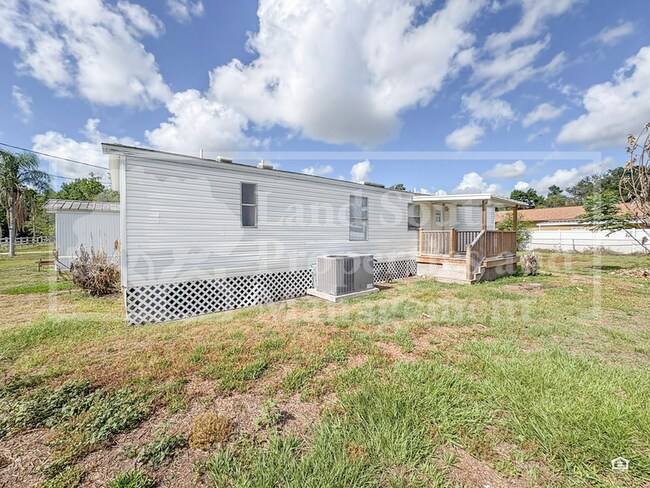 Building Photo - 1165 Meadow Lawn Street