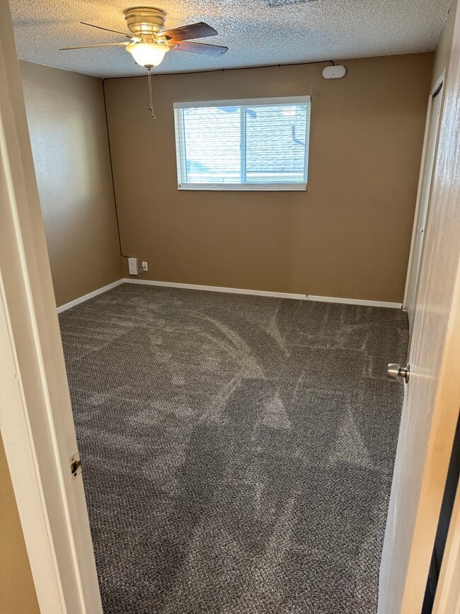 Building Photo - Magnussen Apartments