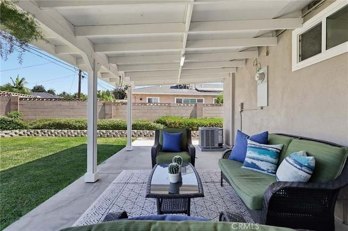 Building Photo - 14611 Ermita Ave
