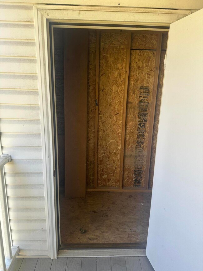 Building Photo - 6 Hudson Hollow Road