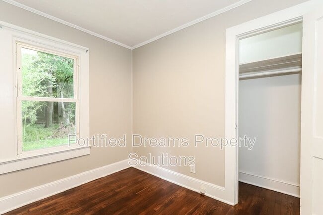 Building Photo - 346 Peachtree St