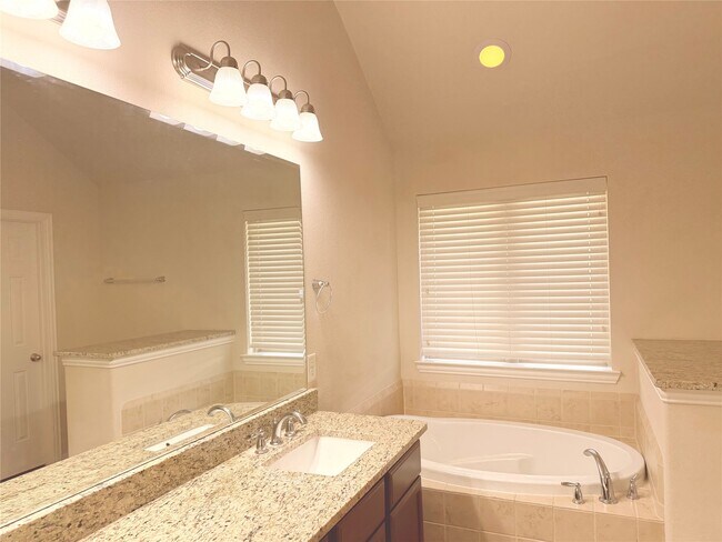 Building Photo - 29015 Davenport Dr