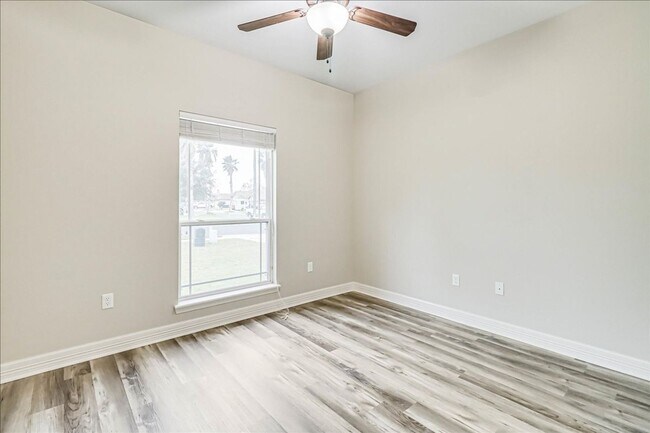 Building Photo - 2518 Date Palm Dr