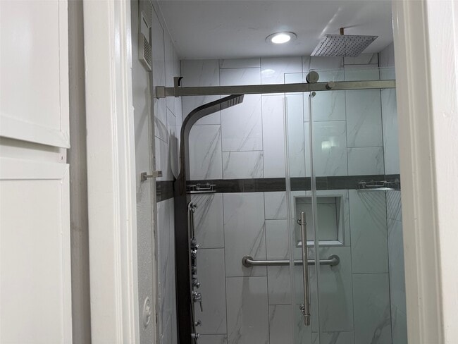 Building Photo - 6701 Sands Point Dr