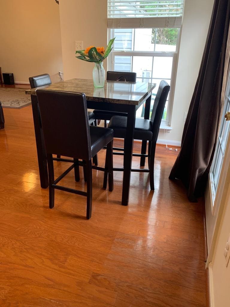 Breakfast area - 43309 Ardmore St