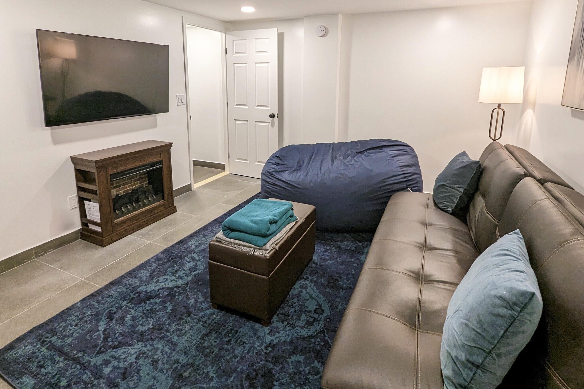 Building Photo - 7690 Barkwood Dr