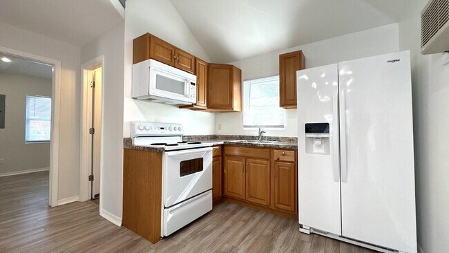 Building Photo - 215 N Wild Olive Ave