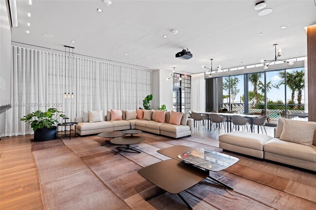 Building Photo - 159 NE 6th St