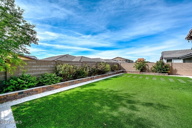 Building Photo - 7433 W Maya Way