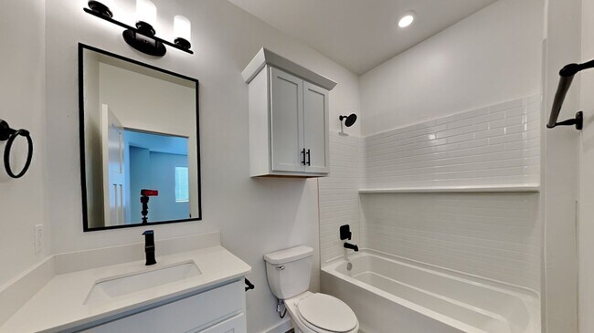 Building Photo - Luxury Modern 3 Bedroom 2.5 Bathroom Home with a Bonus Room in Deer Creek Schools (Neighborhood P...