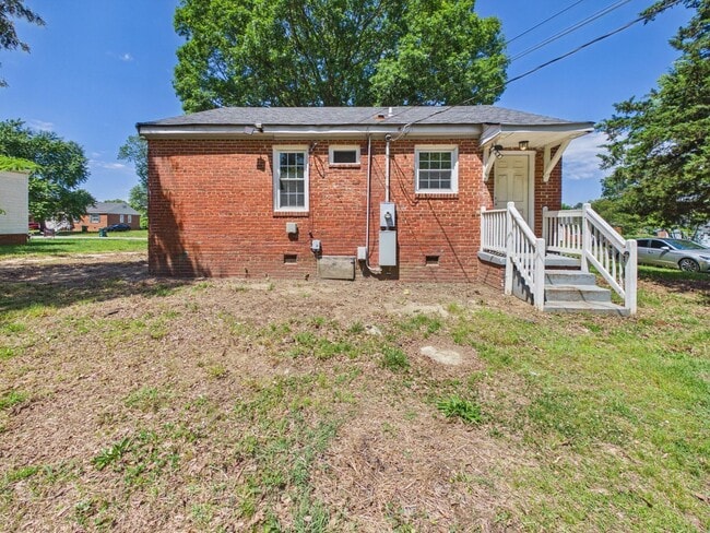 Building Photo - 4605 Eastover Ave