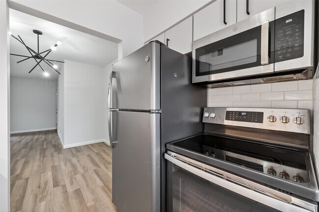 Building Photo - 1811 Stoney Brook Dr
