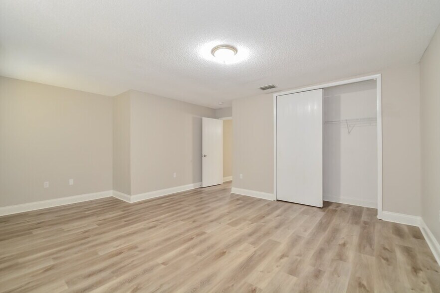 Building Photo - 250 Lynn St