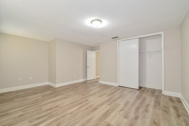 Building Photo - 250 Lynn St