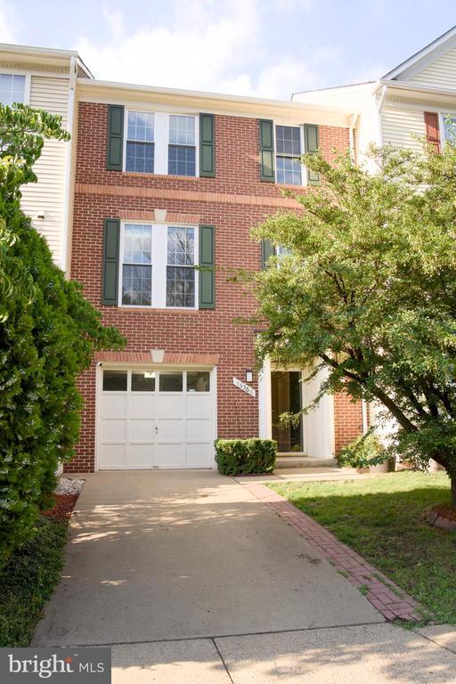 Building Photo - 46566 River Meadows Terrace