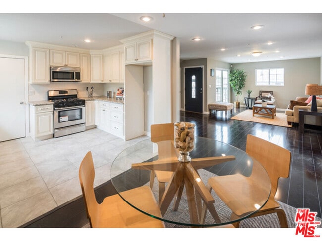 Building Photo - 705 N Dillon St