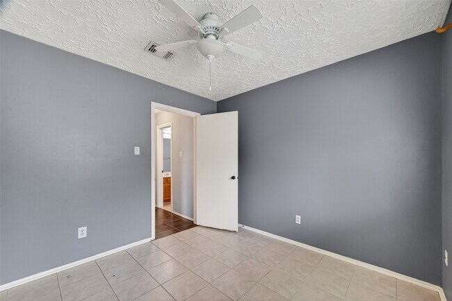 Building Photo - 319 Richvale Ln