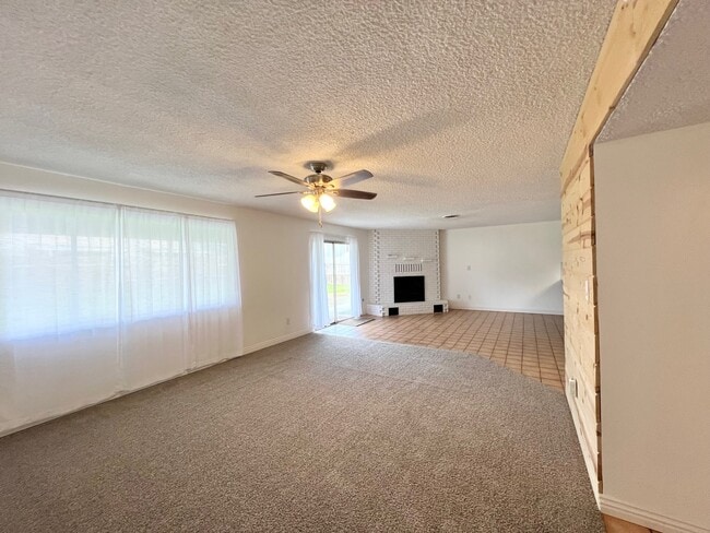 Building Photo - 9420 Max Dr