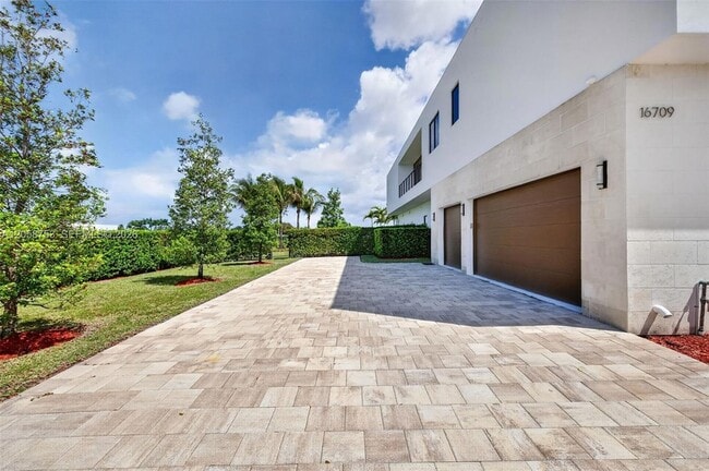 Building Photo - 16709 Botaniko Dr N