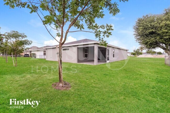 Building Photo - 133 NE 9th Ct