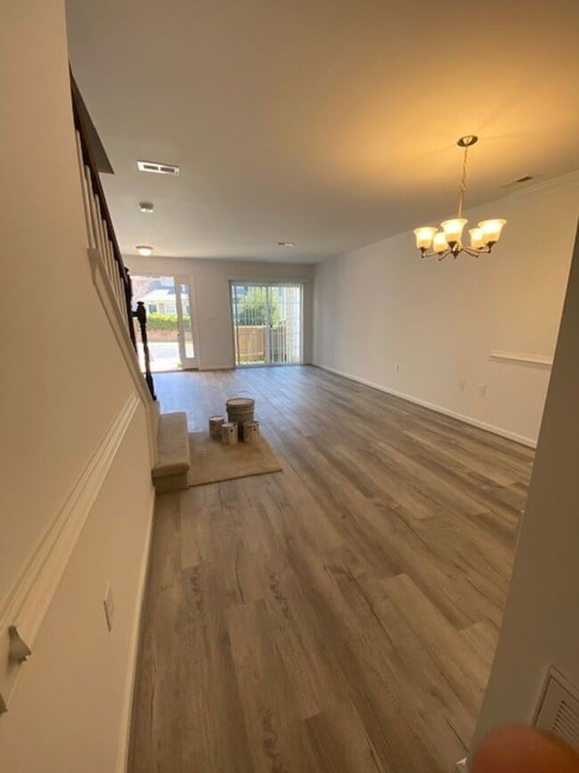 Building Photo - Available July 15, 2025!  2 bedroom condo ...