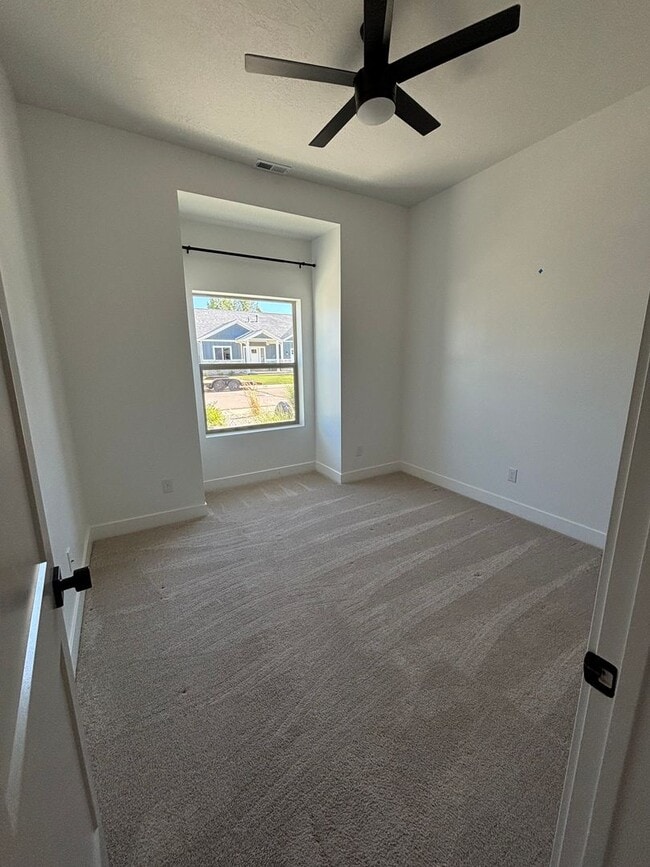 Building Photo - Beautiful Custom Home!