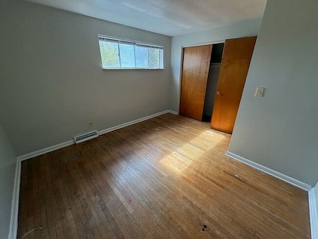 Building Photo - 2902 N Rockwood Dr