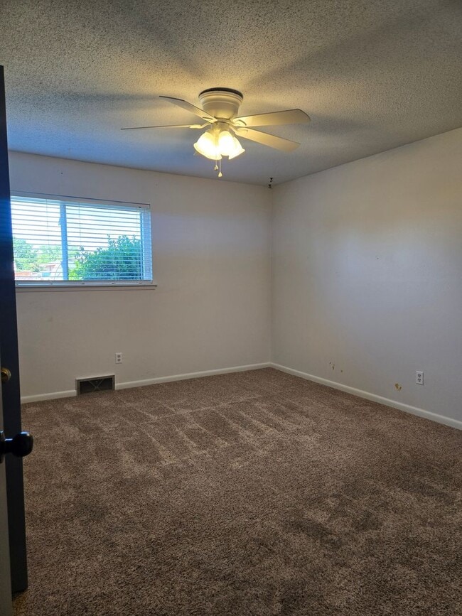 Building Photo - 1324 Stratford Ln