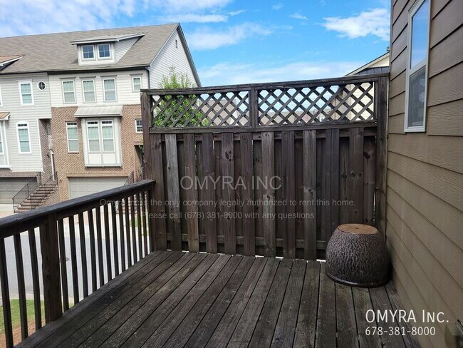 Building Photo - Luxurious 3 Bedroom Townhouse in Atlanta!