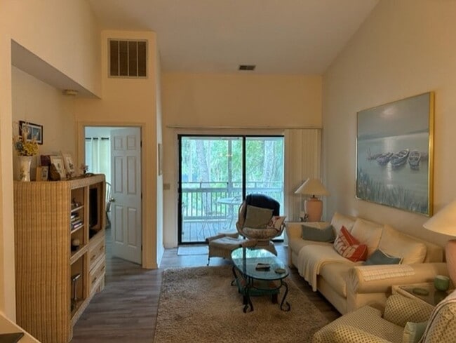 Building Photo - Treetop Villa 7104