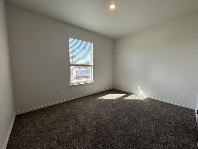 Building Photo - 722 Freedom Cir