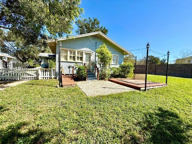 Building Photo - 5406 N Suwanee Ave