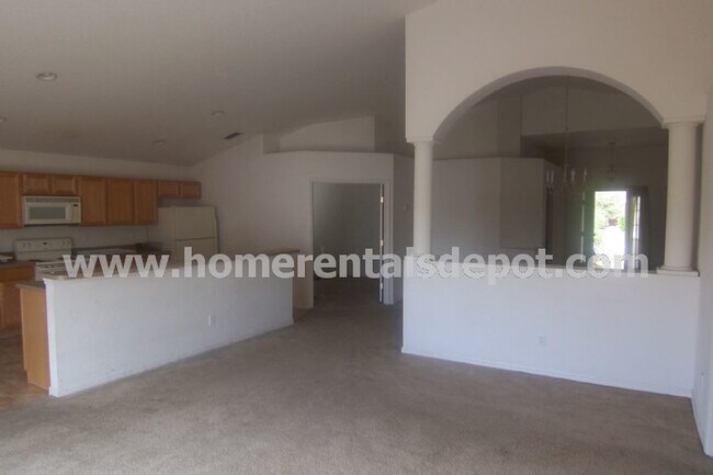 Building Photo - *PRICE REDUCTION* Spacious 4 bedroom home with 2 full bathrooms in Kissimmee – Your 1,816 Sq. Ft....