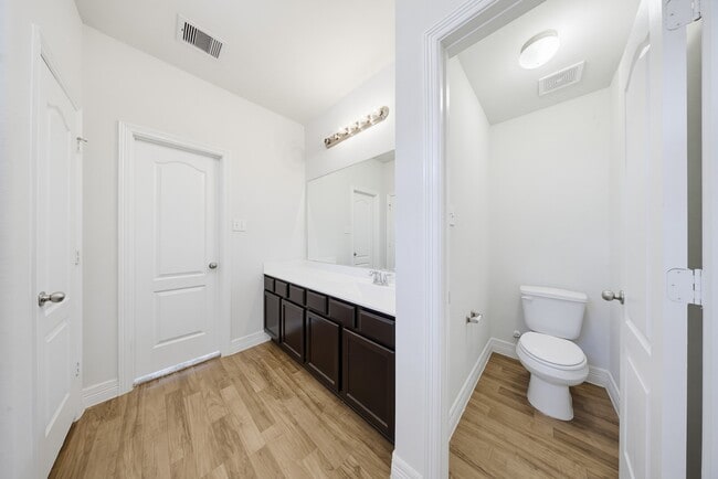 Building Photo - 40615 Guillemont Ln