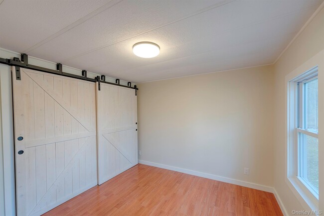 Building Photo - 193 Decker Rd