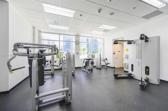 Building Photo - 1200 Brickell Bay Dr