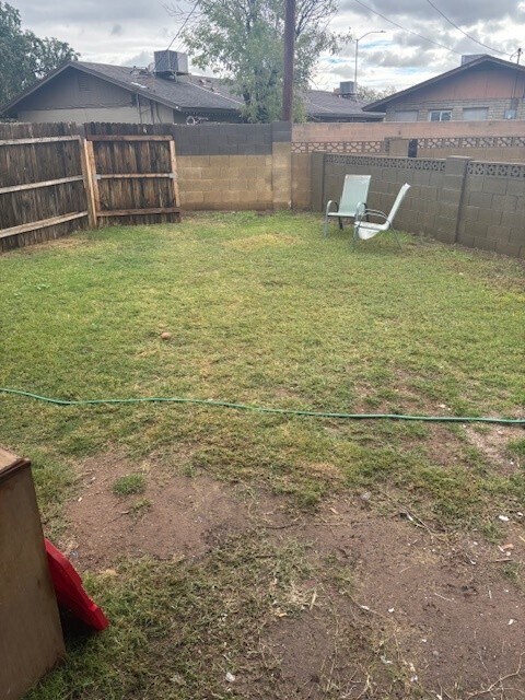 Building Photo - 1149 N April Cir