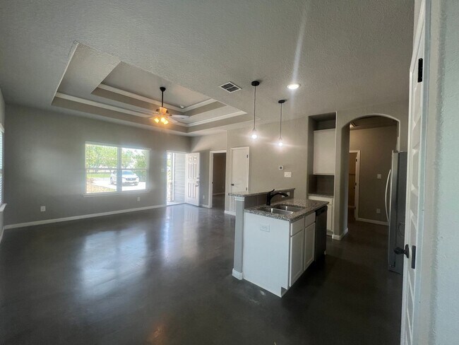 Building Photo - Luxury 3/2 Duplex in Seguin, Texas
